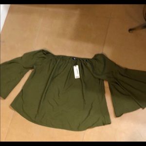 *sold* Boohoo hunger green off shoulder top